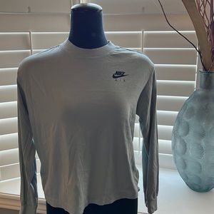 Women’s Nike long sleeve crew shirt